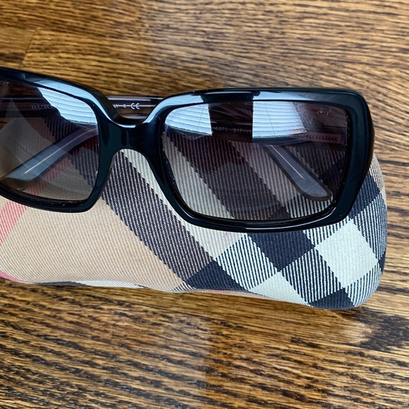 Authentic Burberry Sunglasses - Picture 4 of 14